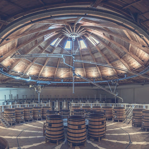 Balade en 2CV avec visite de la Maison Louis Jadot – coffret cadeau pour savourer l'art de la vinification en Bourgogne