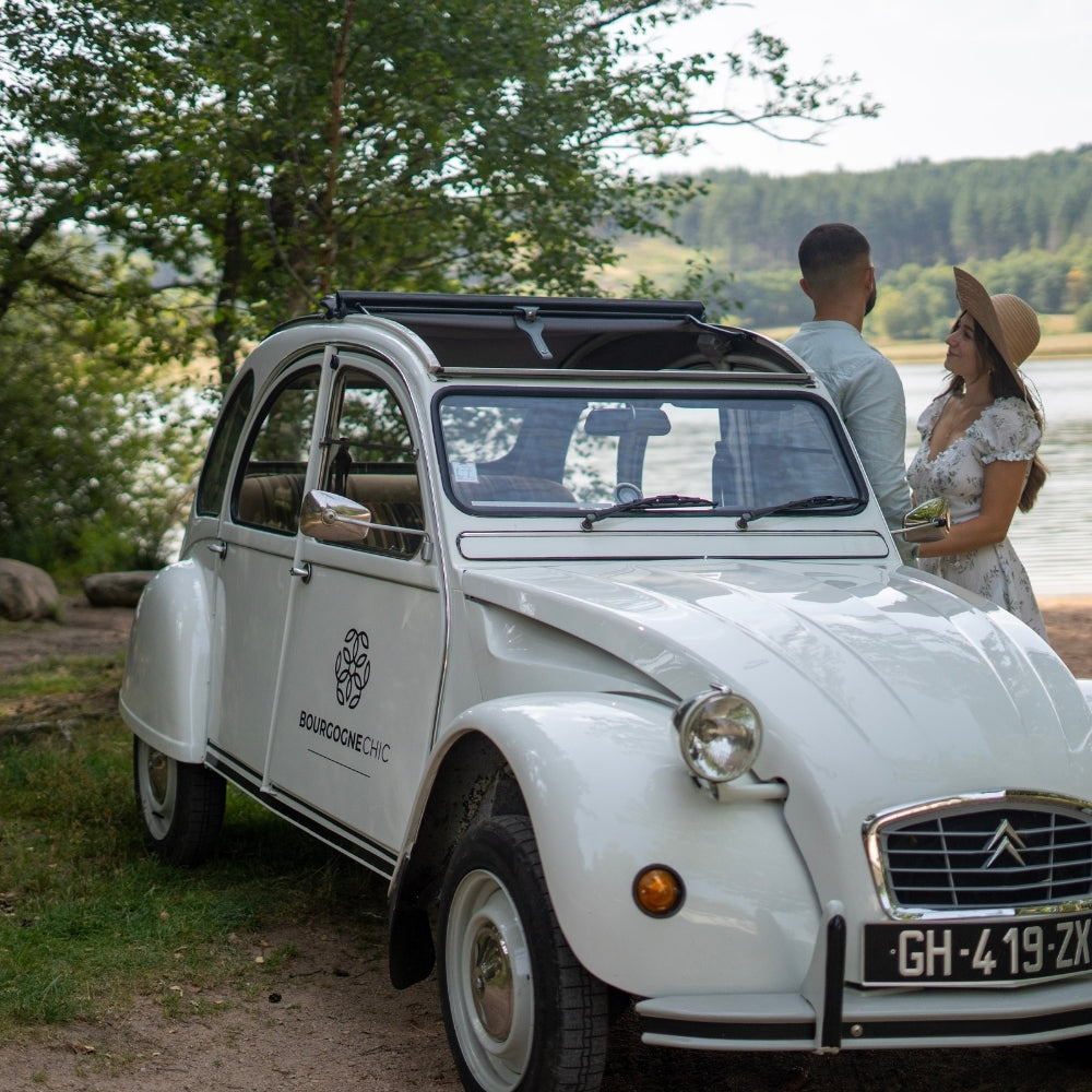Coffret Cadeau • Séjour Insolite [1 NUIT] • Hébergement Luxe au Choix avec Jacuzzi® Privatif & 2CV