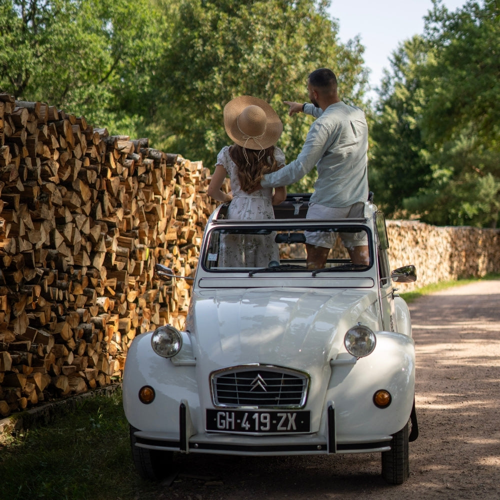 Coffret Cadeau • Séjour Insolite au Nid avec Jacuzzi® Privatif Intérieur & 2CV • [1 NUIT]