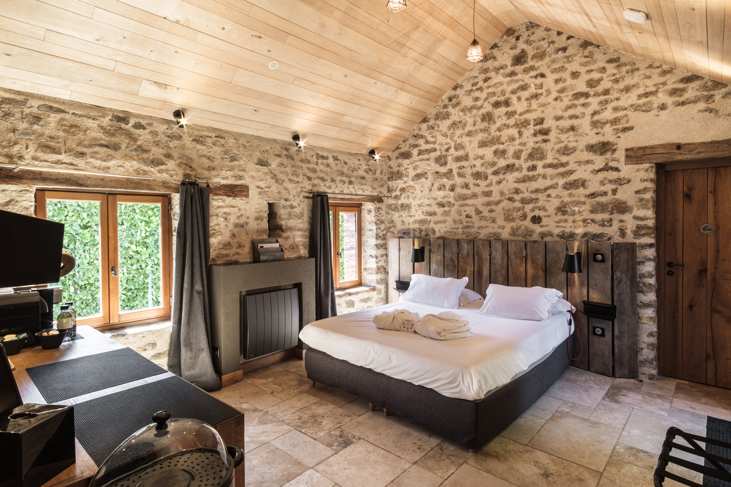 Coffret Cadeau • Séjour Romantique au Logis avec Jacuzzi® Privatif • [1 NUIT]