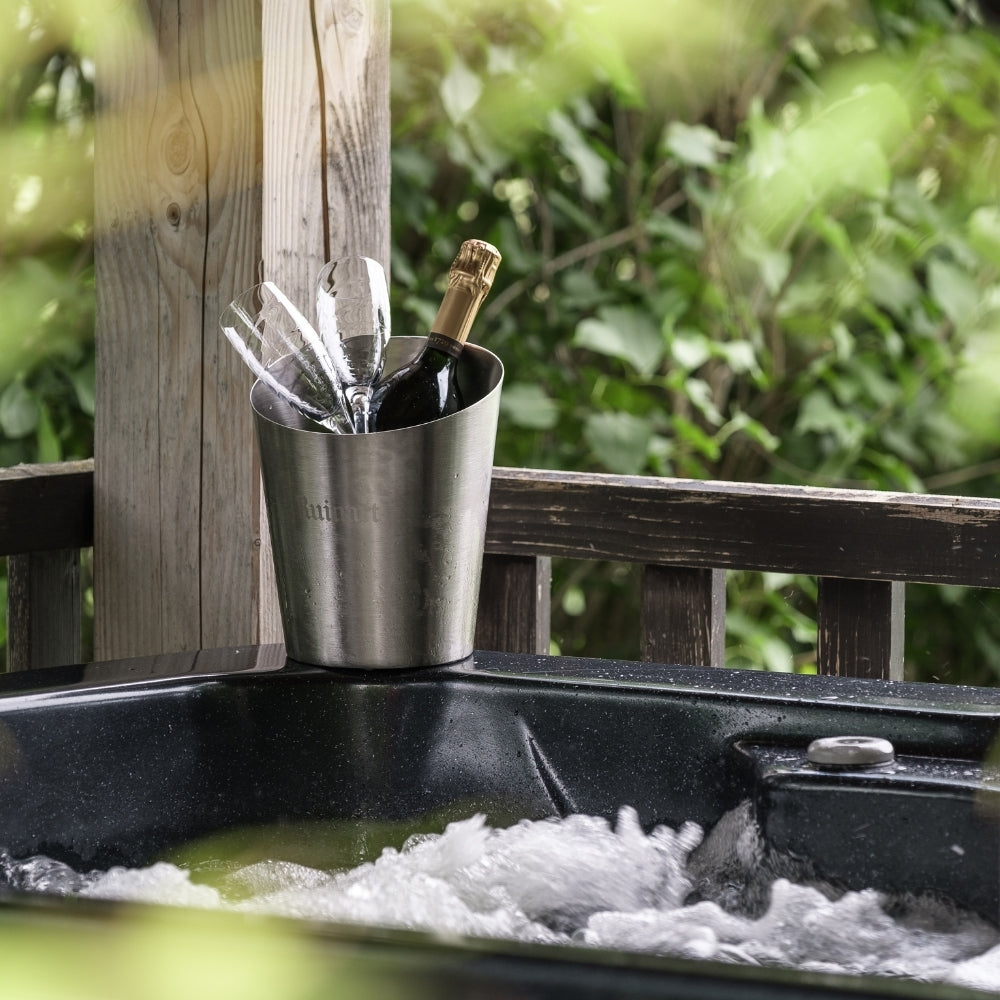 Coffret Cadeau • Séjour Romantique au Cabanon avec Jacuzzi® Privatif • [1 NUIT]