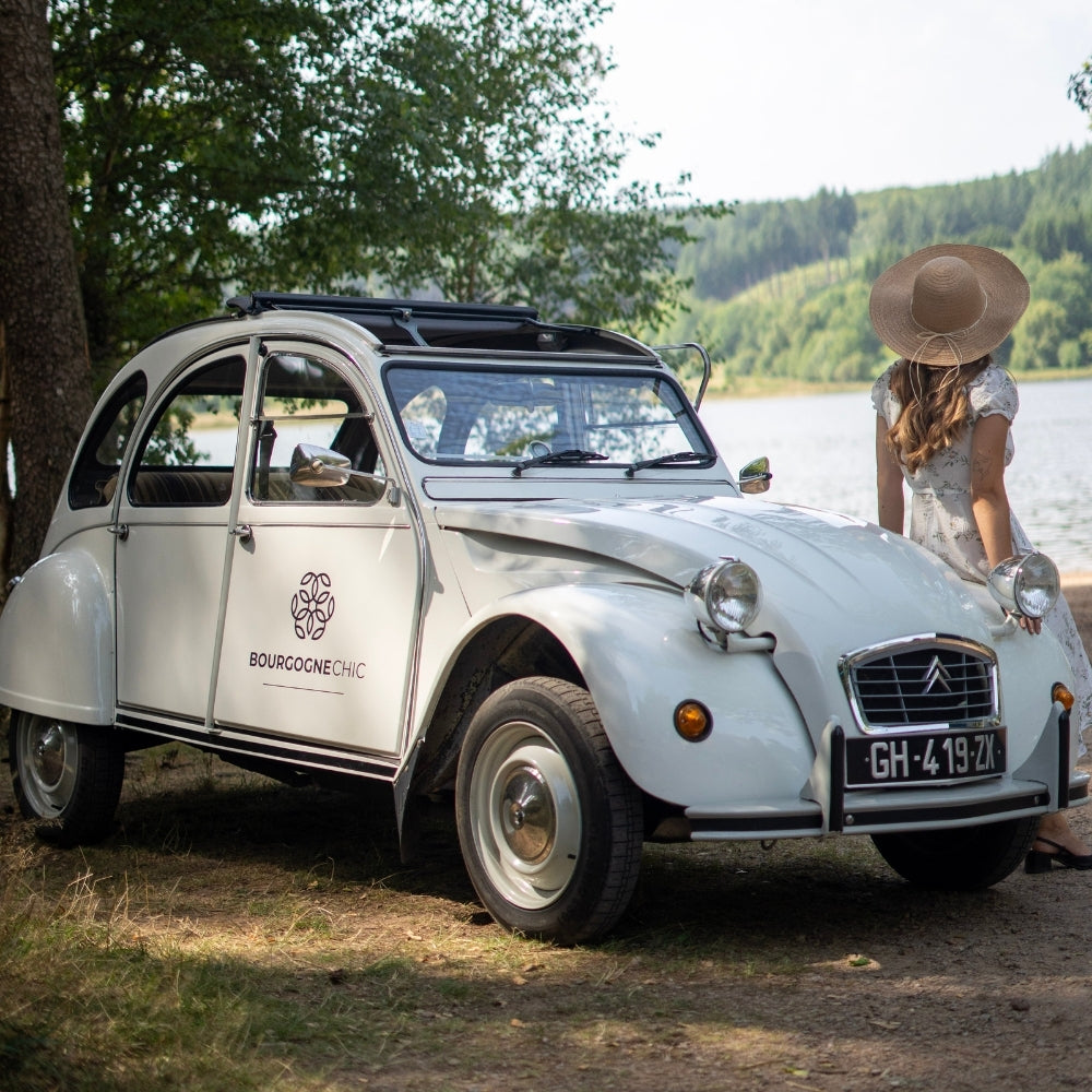 Coffret Cadeau • Séjour Insolite à La Suite avec Jacuzzi® Privatif Intérieur & 2CV • [1 NUIT]