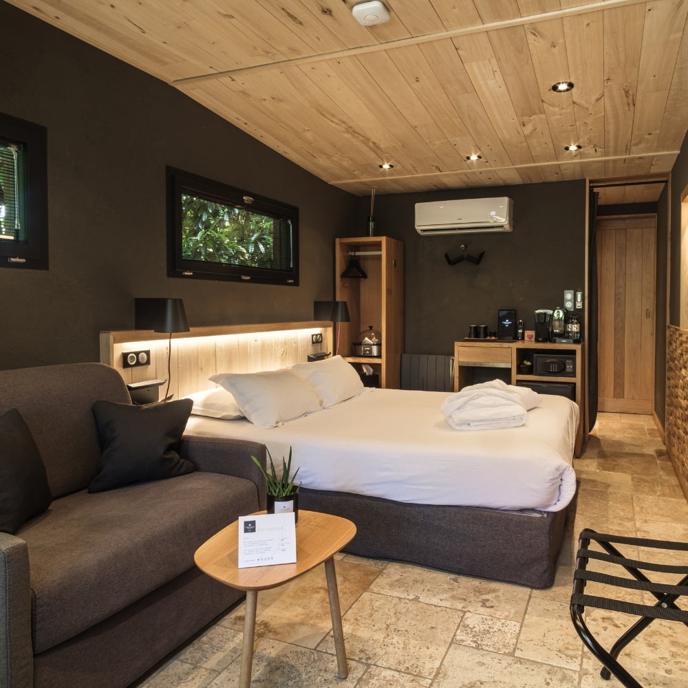 Coffret Cadeau • Séjour Gourmand au Lodge avec Jacuzzi® Privatif • [1 NUIT]