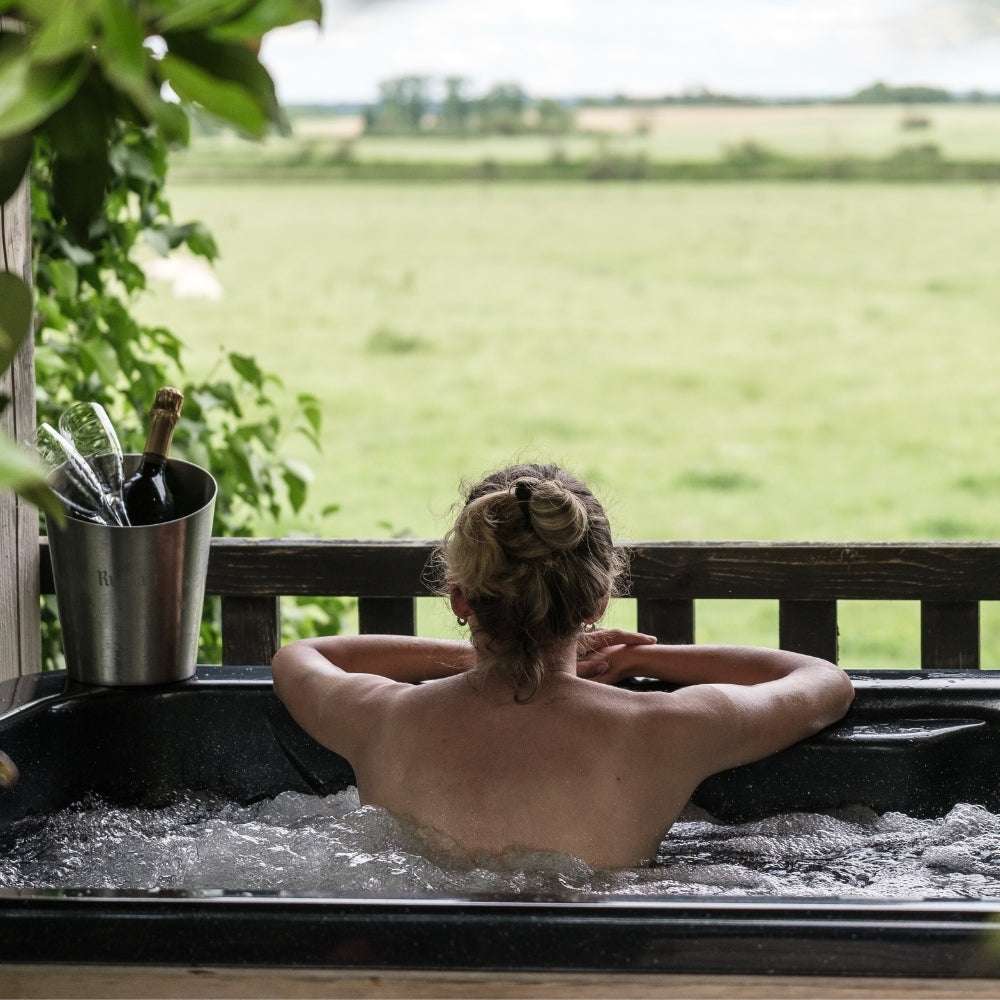 Coffret Cadeau • Séjour Romantique au Refuge avec Jacuzzi® Privatif • [1 NUIT]