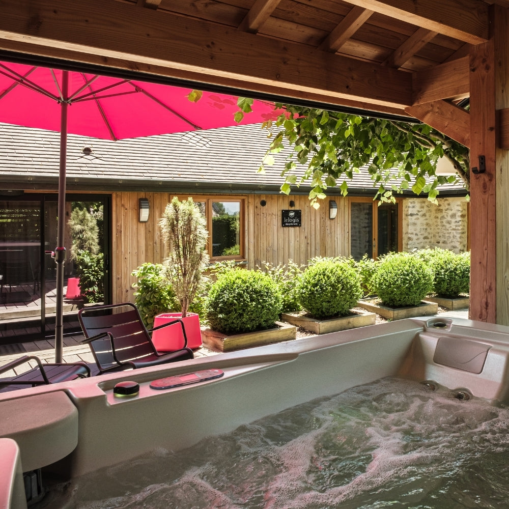 Coffret Cadeau • Séjour Gourmand au Logis avec Jacuzzi® Privatif • [1 NUIT]