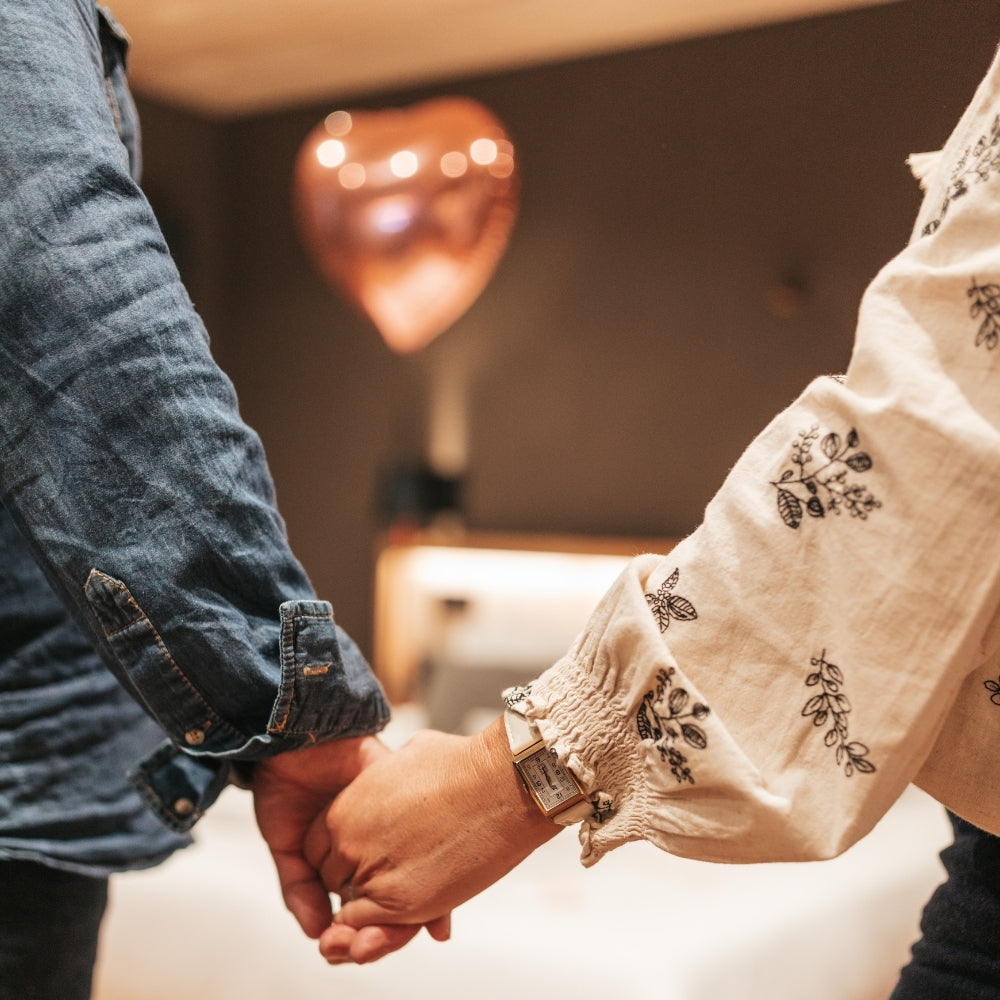 Coffret Cadeau • Séjour Romantique [1 NUIT] • Hébergement Premium au Choix avec Jacuzzi® Privatif