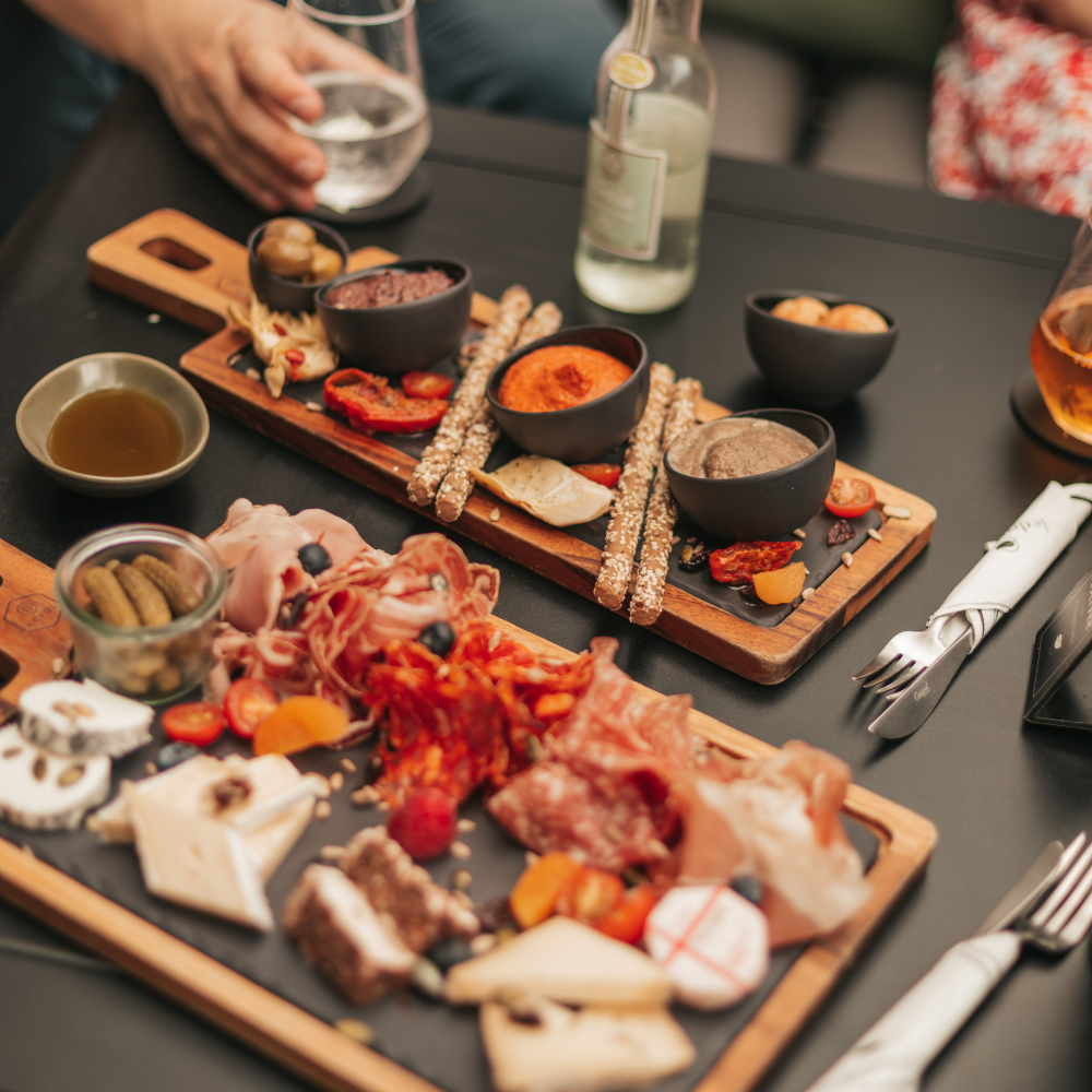 Déjeuner ou Dîner au Bistrot des Prés Verts • 2 personnes